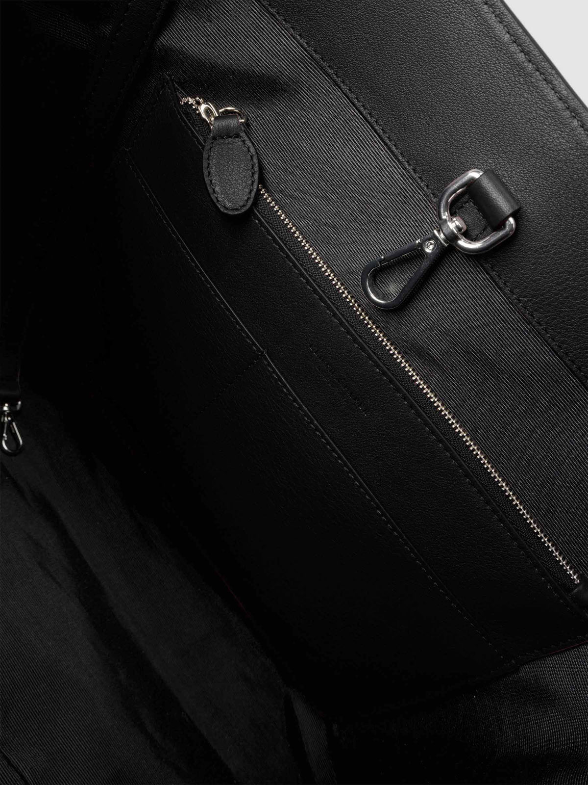 Detail view of inside of The Metro Tote in the color Padrillo.
