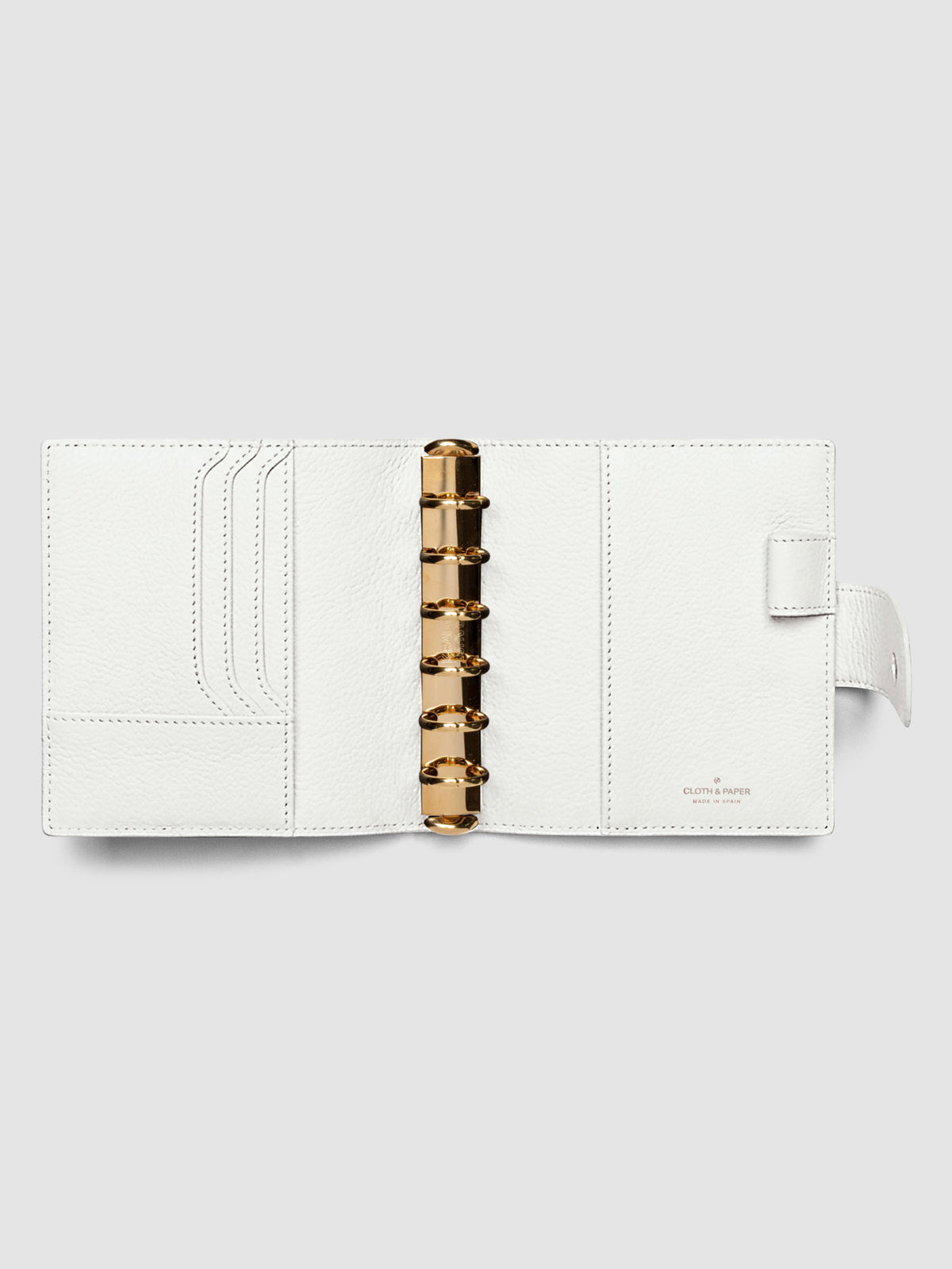 Heirloom Ring Cover Genuine Leather Pocket 6-Ring Punch in off-white, planner cover open with no pages inside