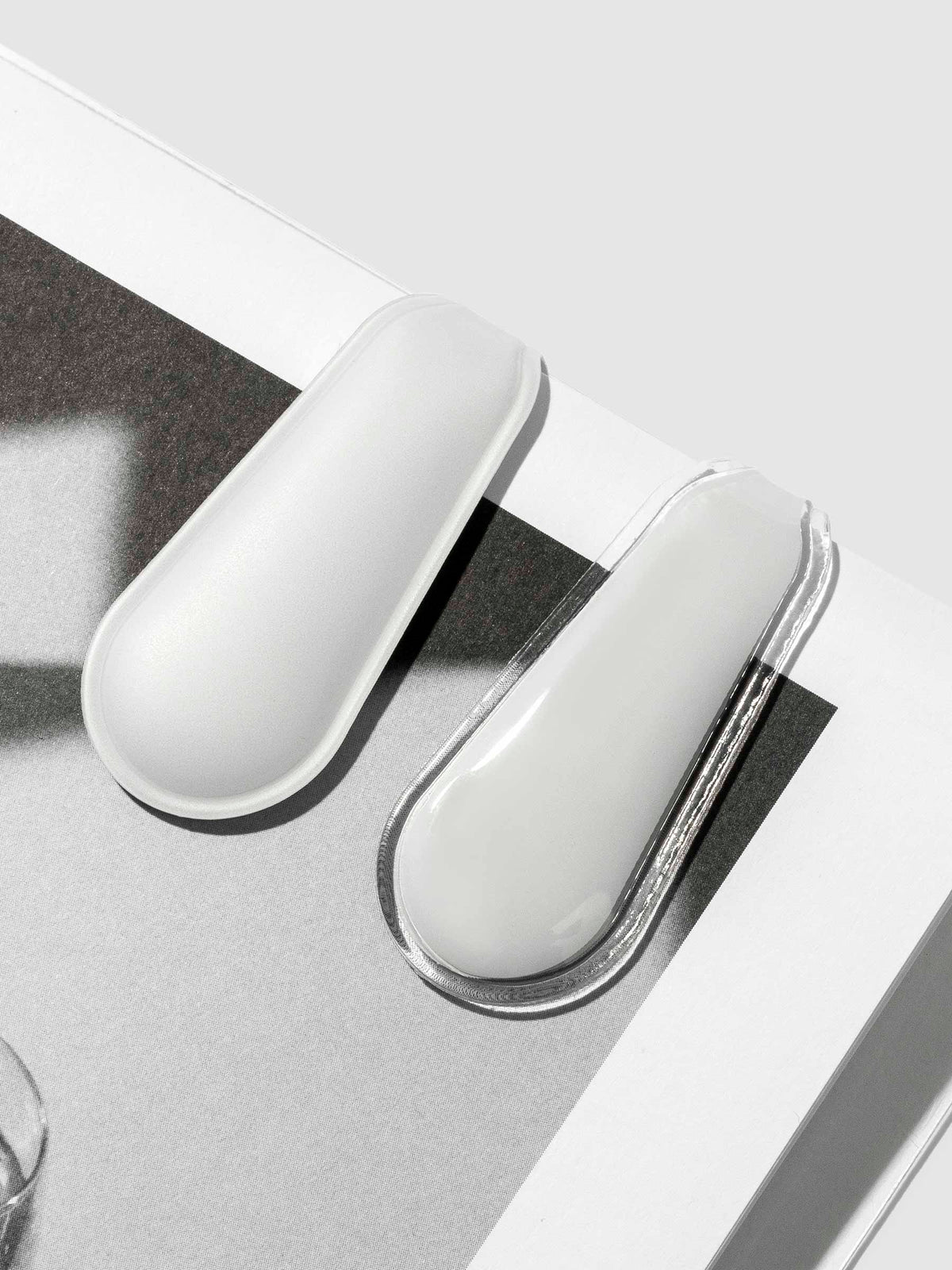 Cloth and PaperClip Duo in Leche shown in use inside a planner.