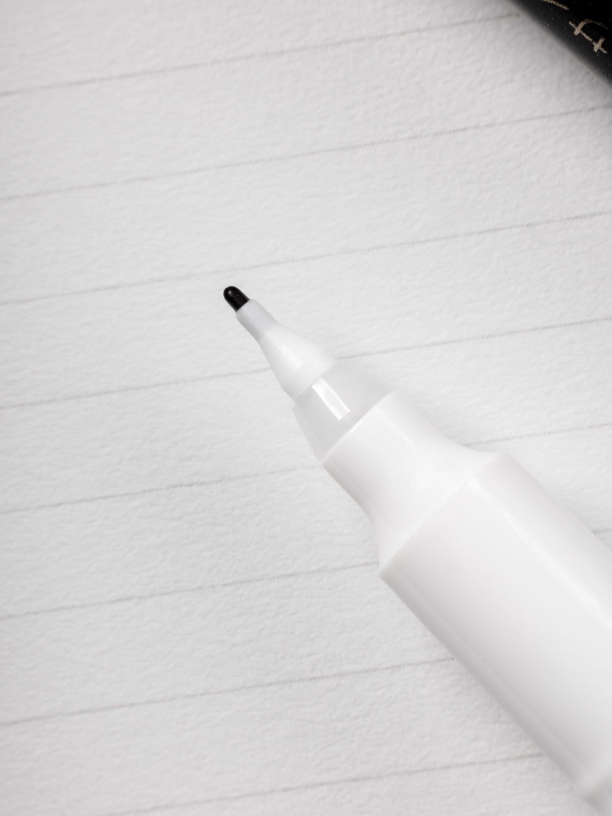 Close up of the Zebra Mildliner Dual-Tip Fineliner needle point tip