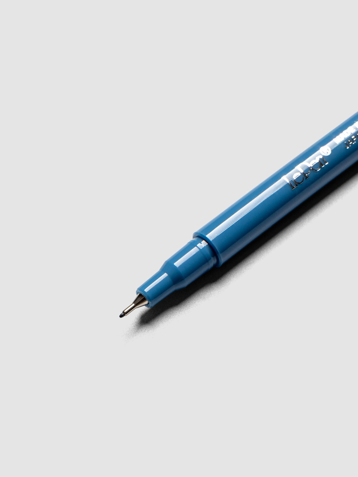 Close up of the Steel Blue Le Pen by Marvy Uchida showing the nib