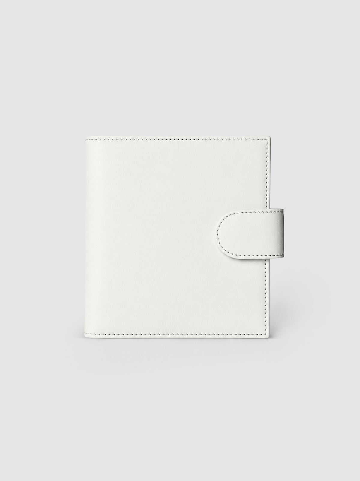 Heirloom Ring Cover Genuine Leather Pocket 6-Ring Punch in off-white, planner cover closed