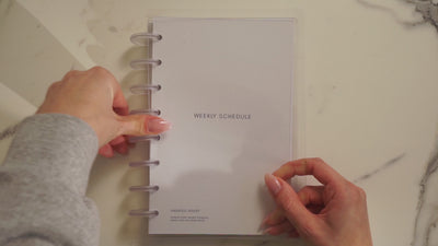 This is a video with a brief overview of the contents that can be found in the Beginner Planner Bundle in HP Mini Discbound, Half Letter Discbound, HP Classic Discbound, or A5 6-Ring.