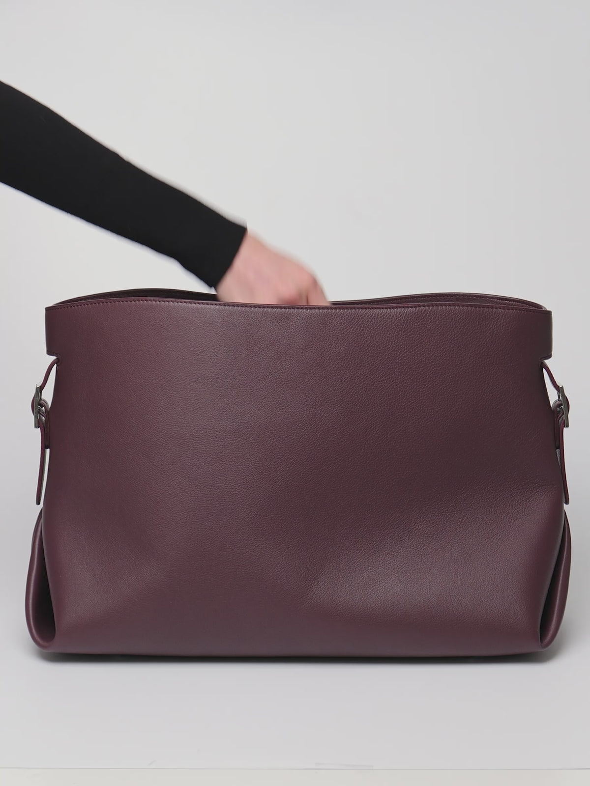Detailed look at The Metro Tote.